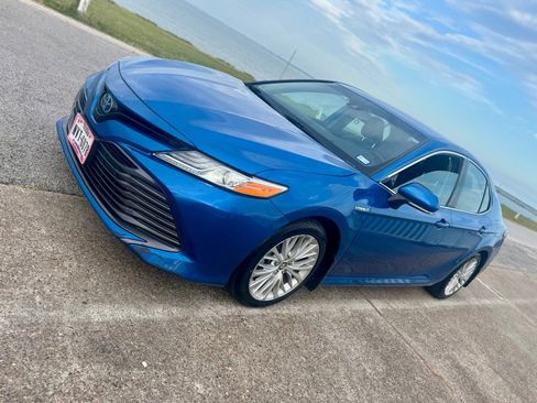 Used 2019 Toyota Camry XLE image 1