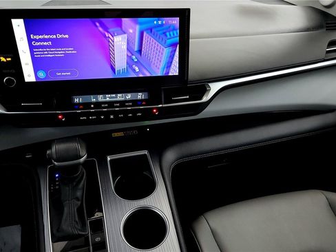 Used 2025 Toyota Sienna XLE w/ XLE Plus Package image 32