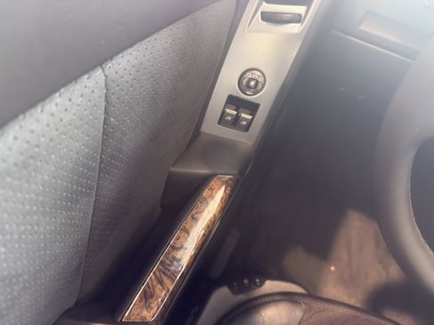 Used 2009 Cadillac XLR V RWD image 17