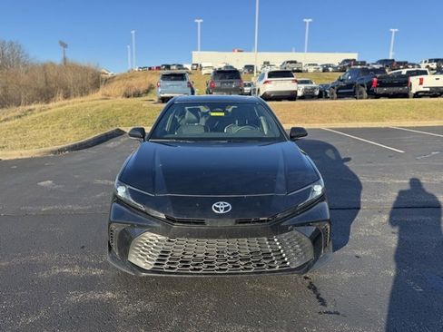 Used 2025 Toyota Camry SE image 8