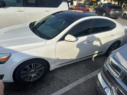 Used 2016 Kia Cadenza Premium FWD image 2