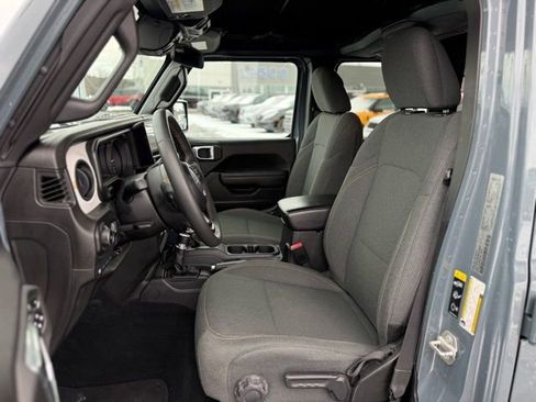 Used 2024 Jeep Wrangler Unlimited image 12