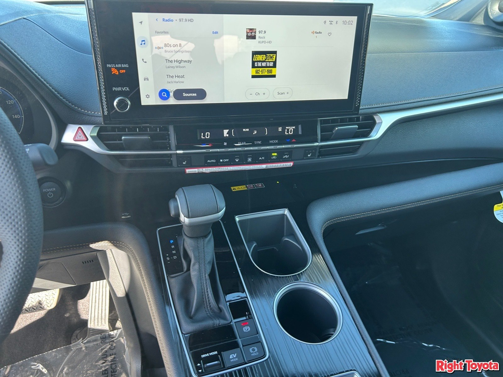 New 2026 Toyota Sienna XLE Woodland Edition AWD/4WD image 23