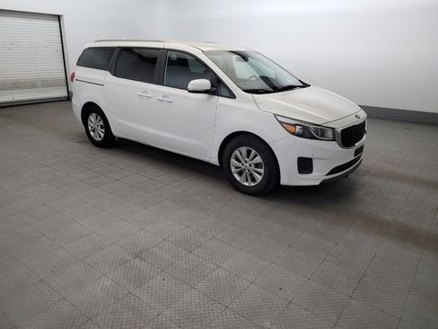Used 2017 Kia Sedona LX w/ LX Essentials Premium Package FWD image 11