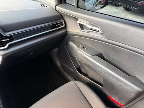 Used 2025 Kia Sportage LX FWD image 18