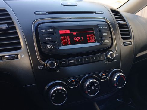 Used 2018 Kia Forte LX image 19