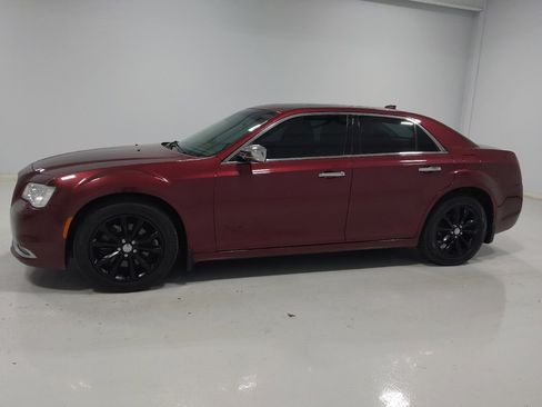 Used 2017 Chrysler 300 C image 2
