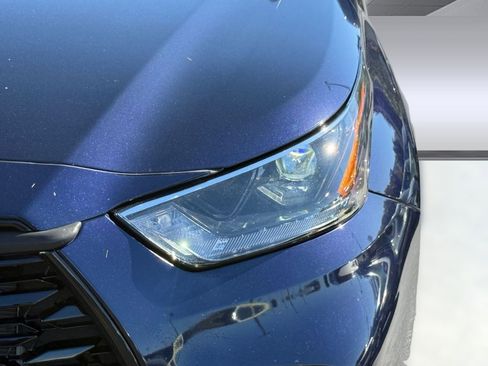 Used 2022 Toyota Highlander XLE image 11