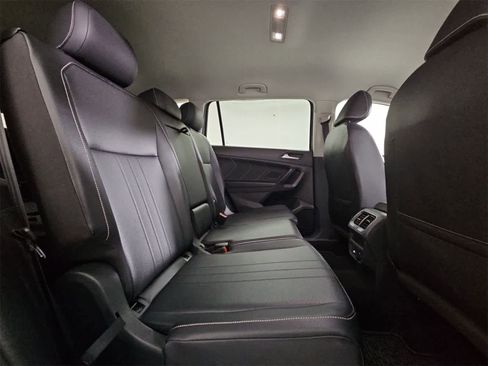 Certified 2022 Volkswagen Tiguan SE image 20