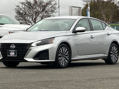 Used 2023 Nissan Altima 2.5 SV image 8