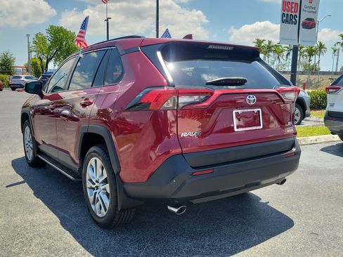 Used 2022 Toyota RAV4 XLE Premium FWD image 8
