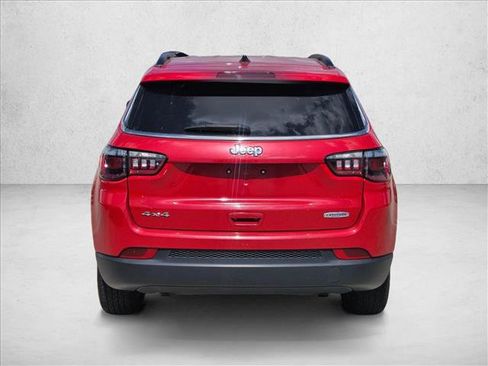 Used 2024 Jeep Compass Latitude AWD/4WD image 6