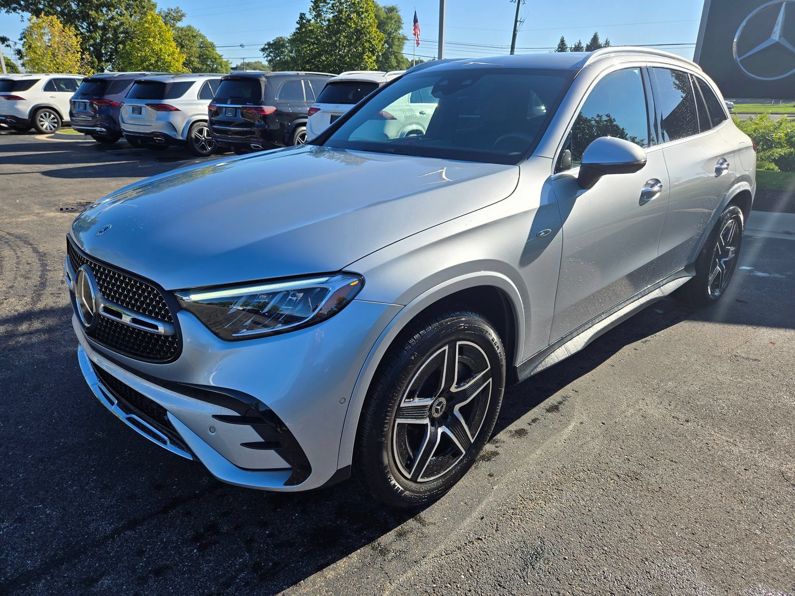 Used 2025 Mercedes-Benz GLC 350e 4MATIC image 1