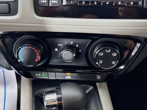 Used 2016 Honda HR-V LX image 17
