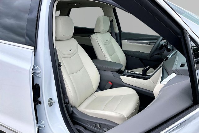 Used 2025 Cadillac XT5 Premium Luxury w/ Technology Package AWD/4WD image 7