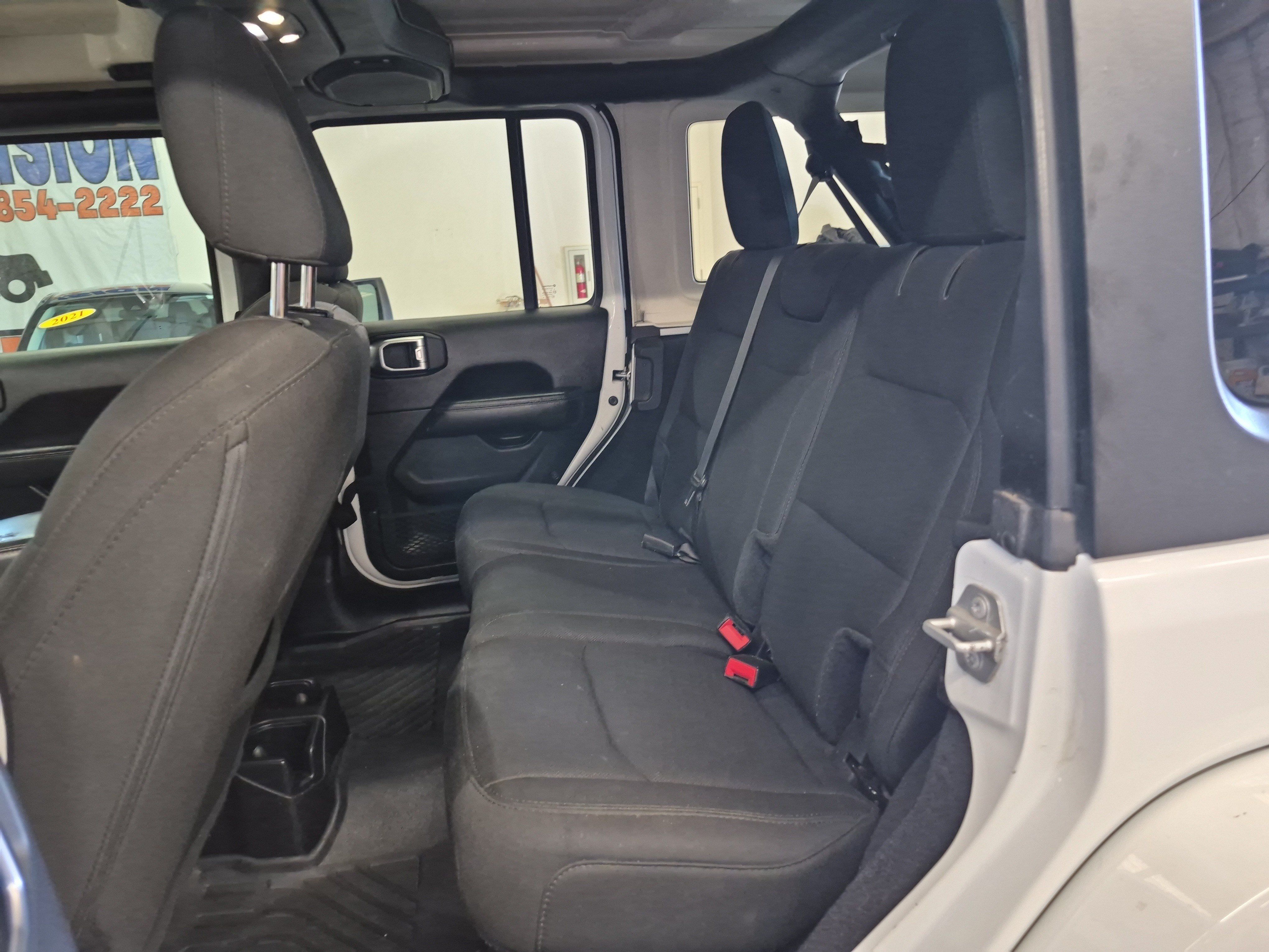 Used 2019 Jeep Wrangler Unlimited Sahara AWD/4WD image 14