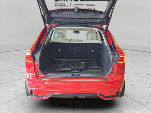 Used 2025 Volvo XC60 B5 Plus w/ Climate Package image 13
