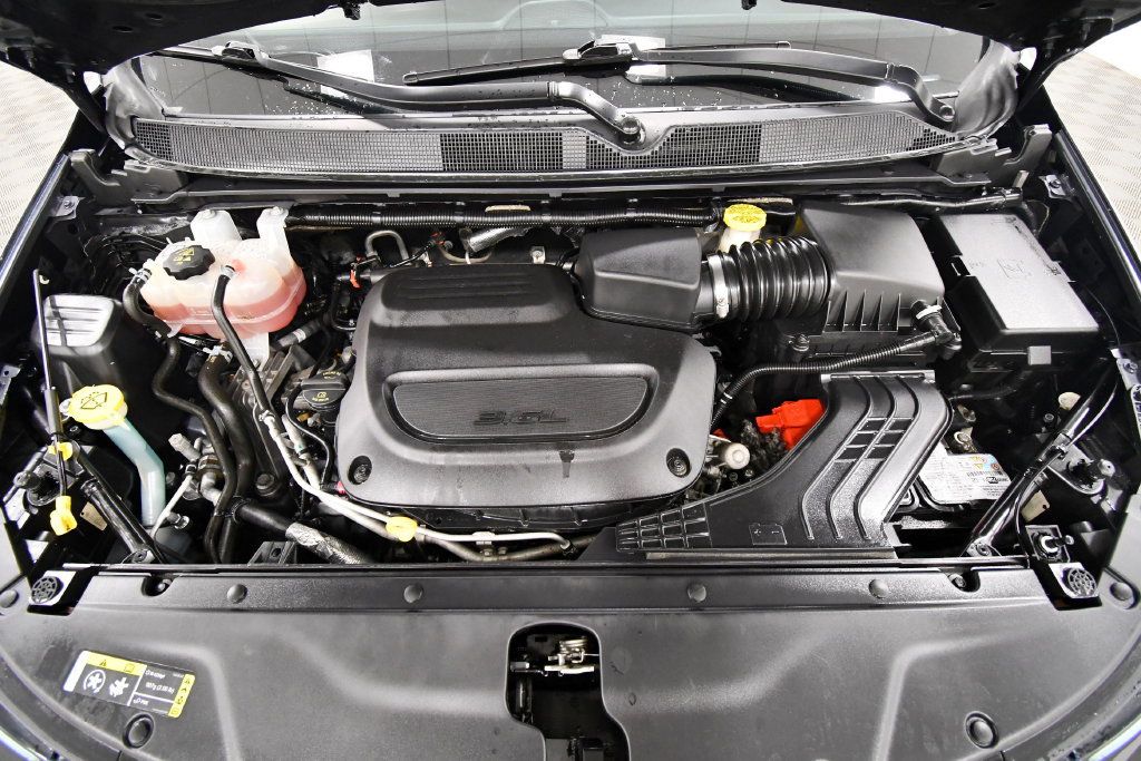 Used 2021 Chrysler Pacifica Touring-L FWD image 12