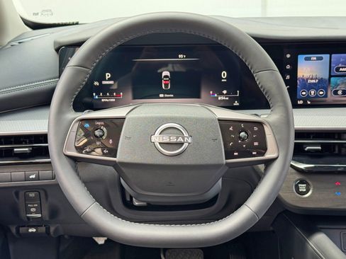 Used 2025 Nissan Murano SV AWD/4WD image 18