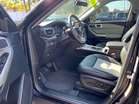 Used 2023 Ford Explorer XLT w/ Equipment Group 202A image 9