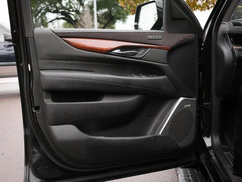 Used 2020 Cadillac Escalade ESV Premium Luxury image 21