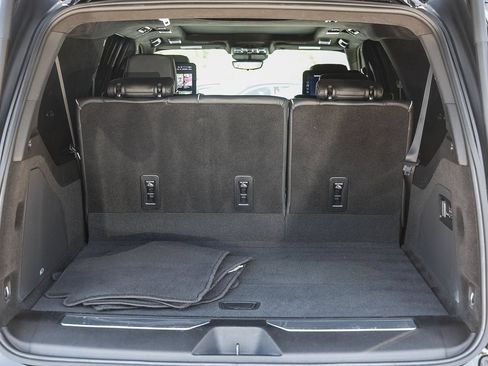 Used 2025 Cadillac Escalade ESV V AWD/4WD image 29