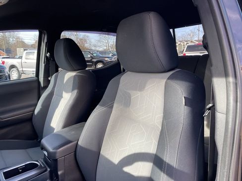 Used 2021 Toyota Tacoma TRD Sport w/ Technology Package image 7