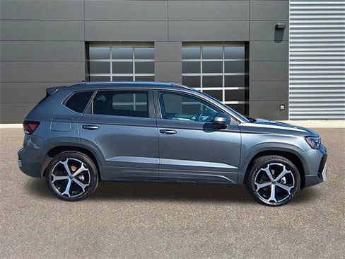 Used 2025 Volkswagen Taos SEL image 8