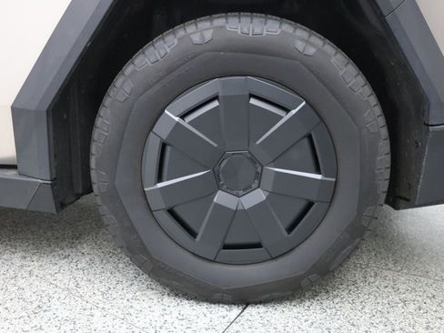 Used 2024 Tesla Cybertruck AWD Crew Cab image 7
