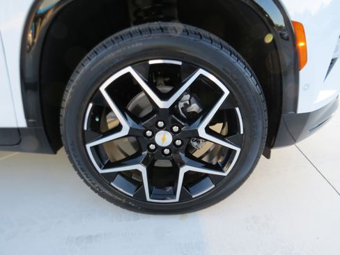 New 2026 Chevrolet Traverse High Country FWD image 8