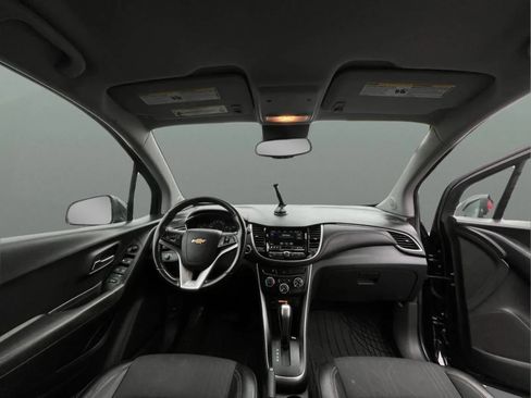Used 2019 Chevrolet Trax LT w/ LT Convenience Package AWD/4WD image 12