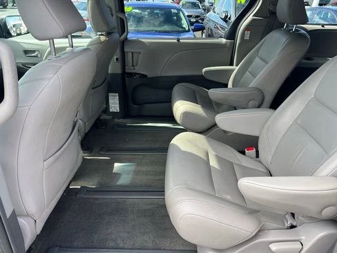 Used 2015 Toyota Sienna XLE Premium image 14