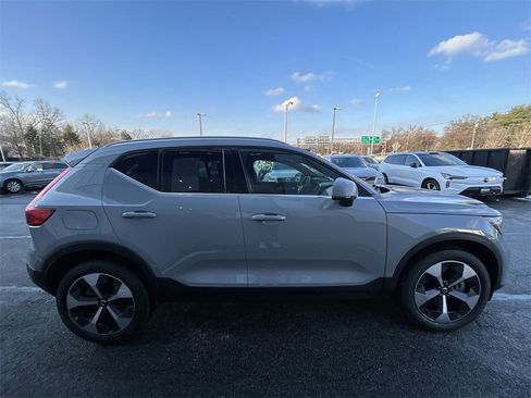 Certified 2024 Volvo XC40 B5 Plus image 9