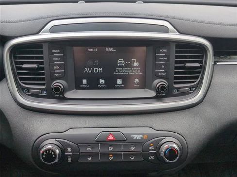 Used 2019 Kia Sorento L image 12