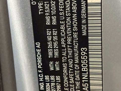 Used 2022 Porsche Macan AWD/4WD image 33