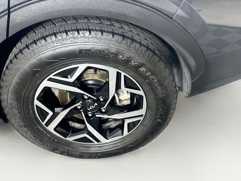 Used 2025 Kia Sportage LX image 11
