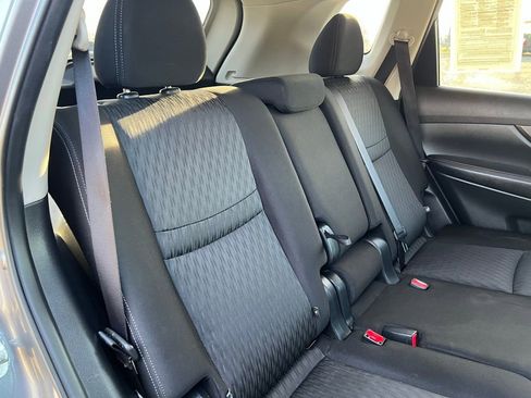 Used 2019 Nissan Rogue SV w/ Premium Package image 14