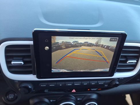 Used 2023 Hyundai Venue Limited image 23