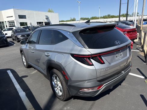 Used 2022 Hyundai Tucson SEL FWD image 2