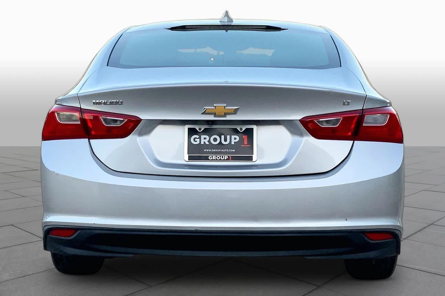 Used 2018 Chevrolet Malibu LT FWD image 4