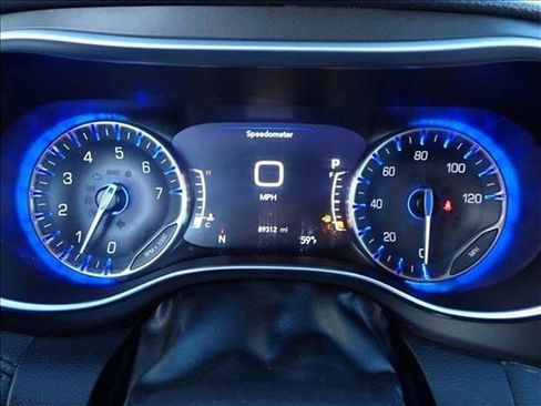 Used 2020 Chrysler Pacifica Limited image 27