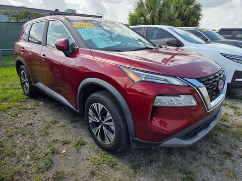 Used 2023 Nissan Rogue SV FWD image 2