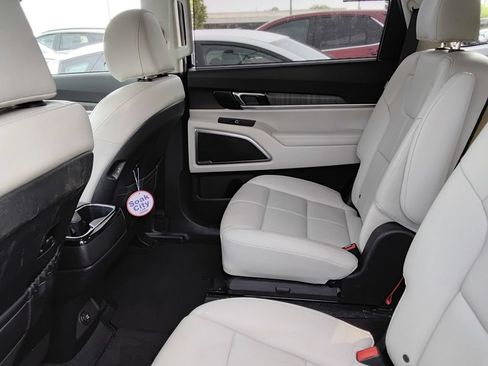 Used 2024 Kia Telluride EX w/ EX Captain's Chair Package AWD/4WD image 10