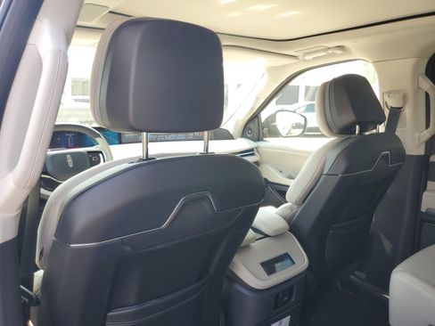 New 2026 Lincoln Navigator L Reserve AWD/4WD image 28