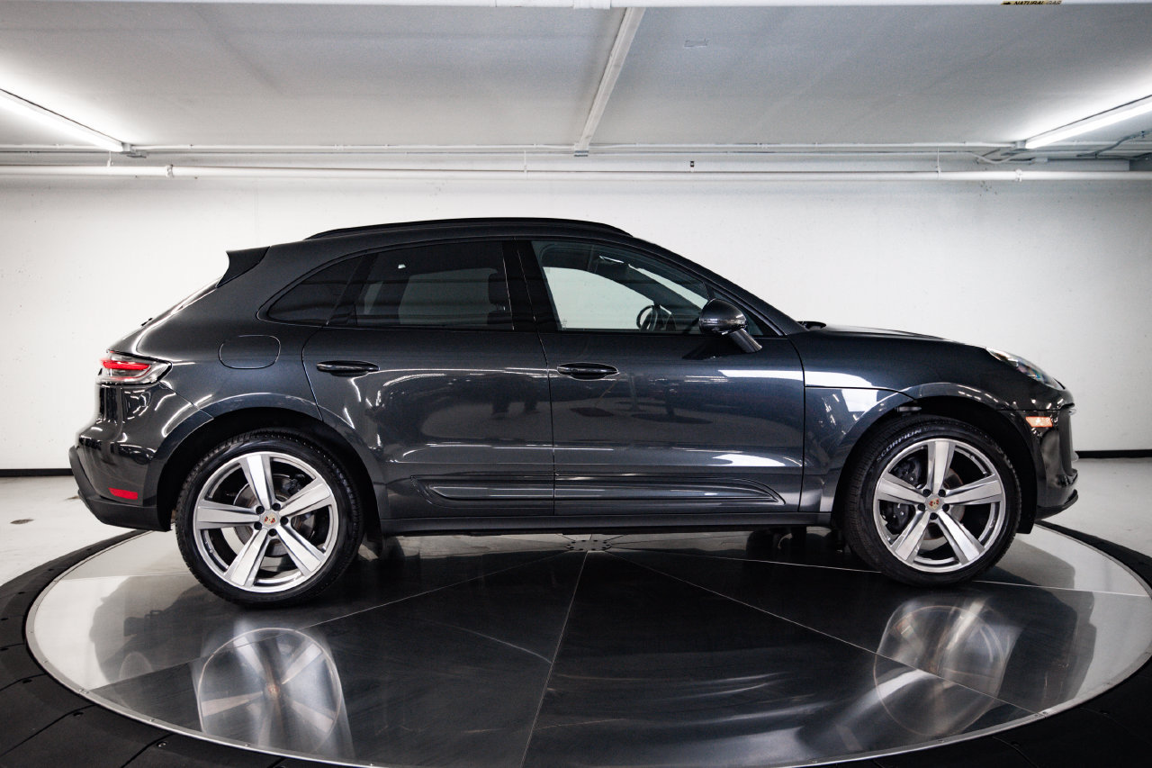 Certified 2026 Porsche Macan AWD/4WD image 8