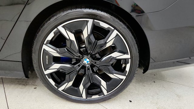 Used 2027 BMW i5 eDrive40 w/ M Sport Package RWD image 85