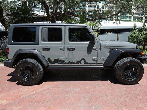 Used 2018 Jeep Wrangler Unlimited Sport AWD/4WD image 4