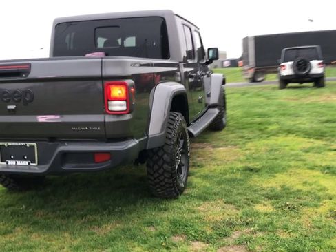 Used 2025 Jeep Gladiator Sport image 7