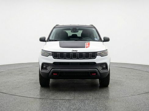 Used 2025 Jeep Compass Trailhawk image 2
