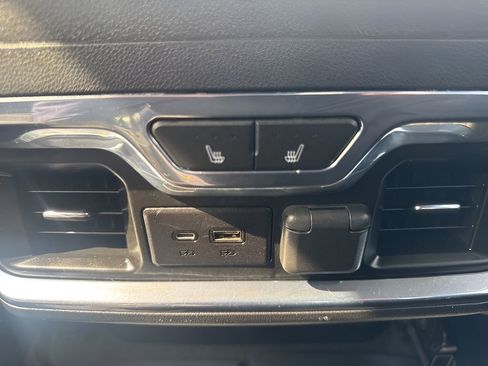 Used 2021 Chevrolet Silverado 2500 LTZ w/ LTZ Plus Package image 14